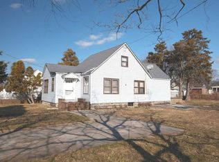 21 Grandview Dr, Shirley, NY 11967
