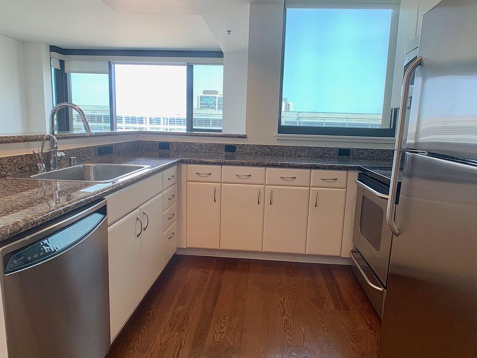 1st image of 260 King St Unit 787