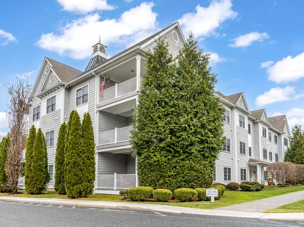 332 Still Water Circle #332, Brookfield, CT 06804