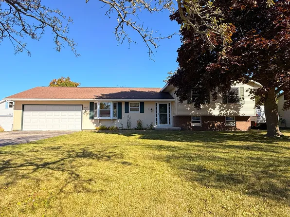 1017 S State St, Saint Ignace, MI 49781