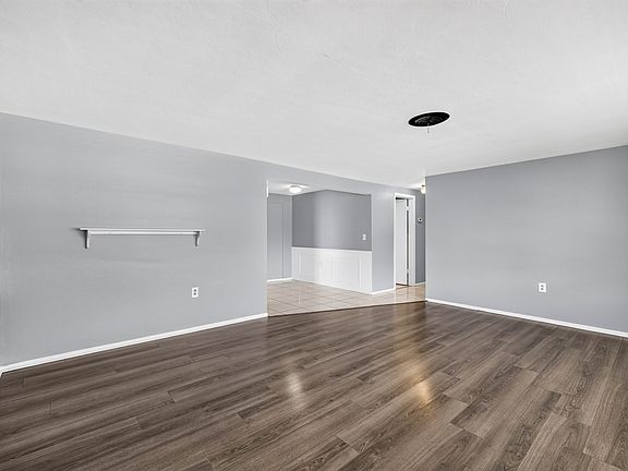 3rd image of 5014 Dove Dr