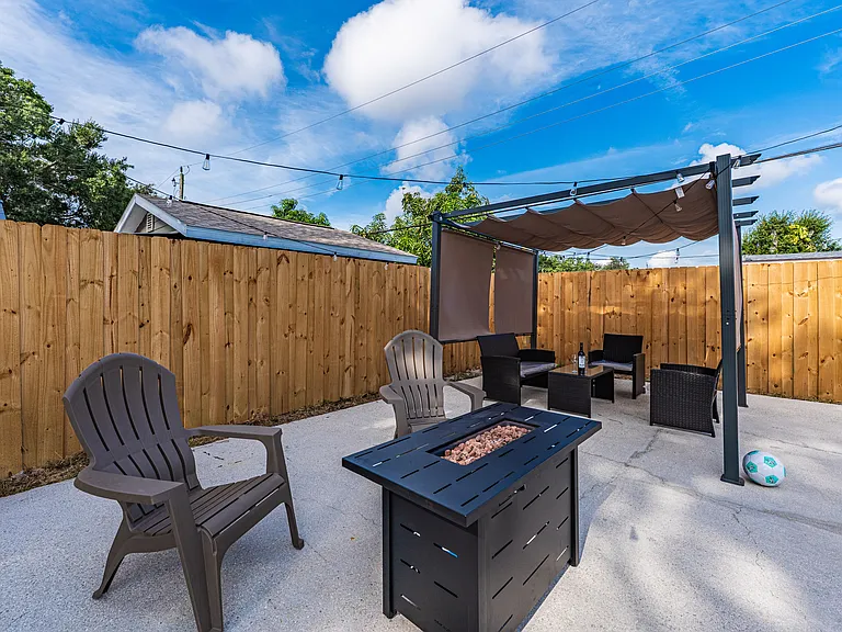 1811 Rhoades Ter — Photo 24