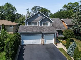 404 N Warwick Ave, Westmont, IL 60559