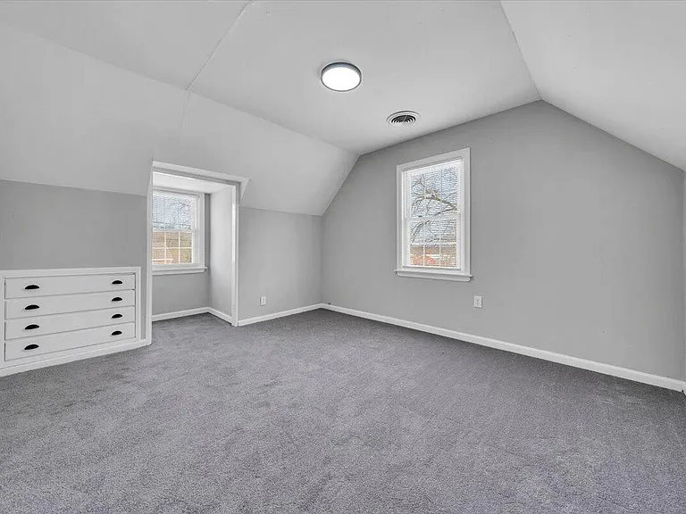 32 Upland Dr — Photo 16