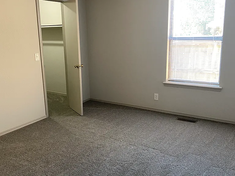 2212 S Fir Ave — Photo 10