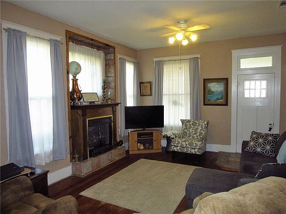 3rd image of 304 Vernon St
