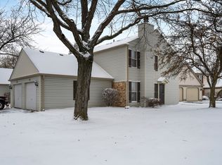 2656 Country Oaks Ct, Aurora, IL 60502