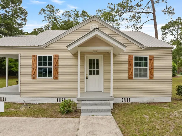 295 S Bamboo St, Jesup, GA 31546