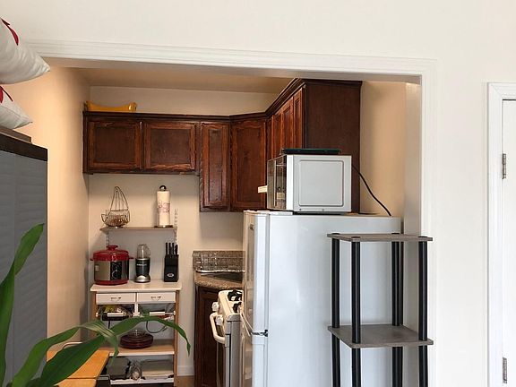 3rd image of 1338 N Park Ave