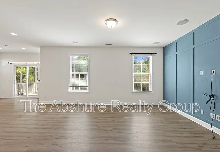 404 Avery Glenn Way — Photo 9