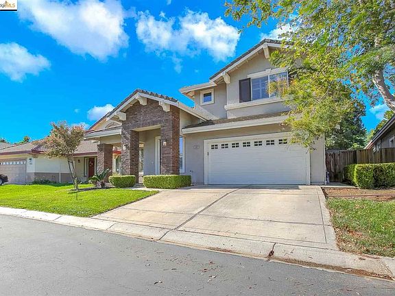 3rd image of 2588 Crescent Way