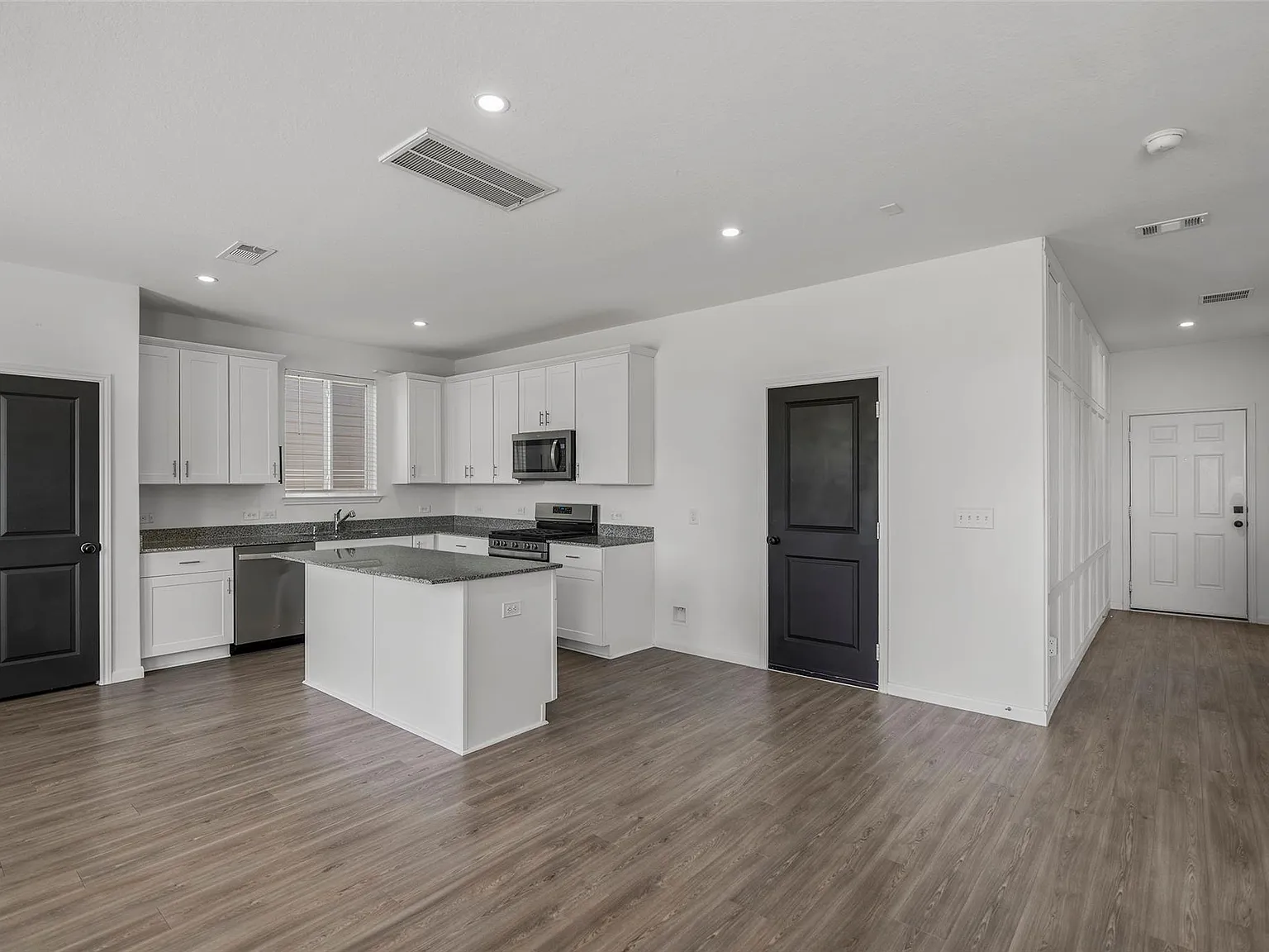 3 bed, 2.5 bath, 2088 sqft, $2,500 — Photo 4