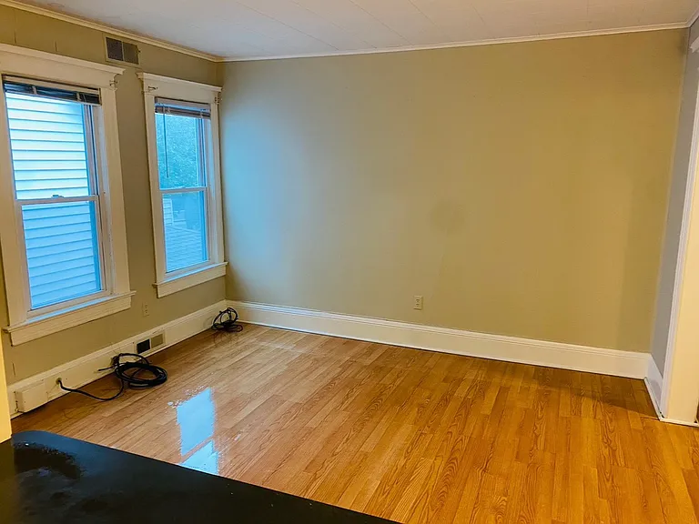 131 Rosedale St #UPPER MONROE — Photo 5