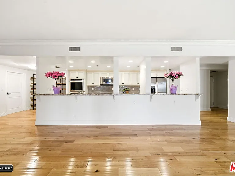 10660 Wilshire Blvd #805 — Photo 20