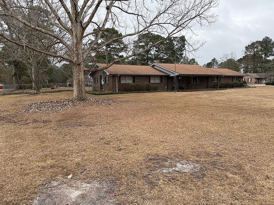 2nd image of 2680 Lakeview Cir