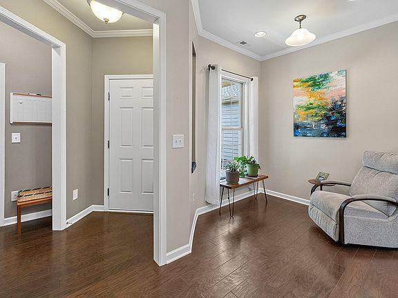 3rd image of 104 Rosedale Creek Dr