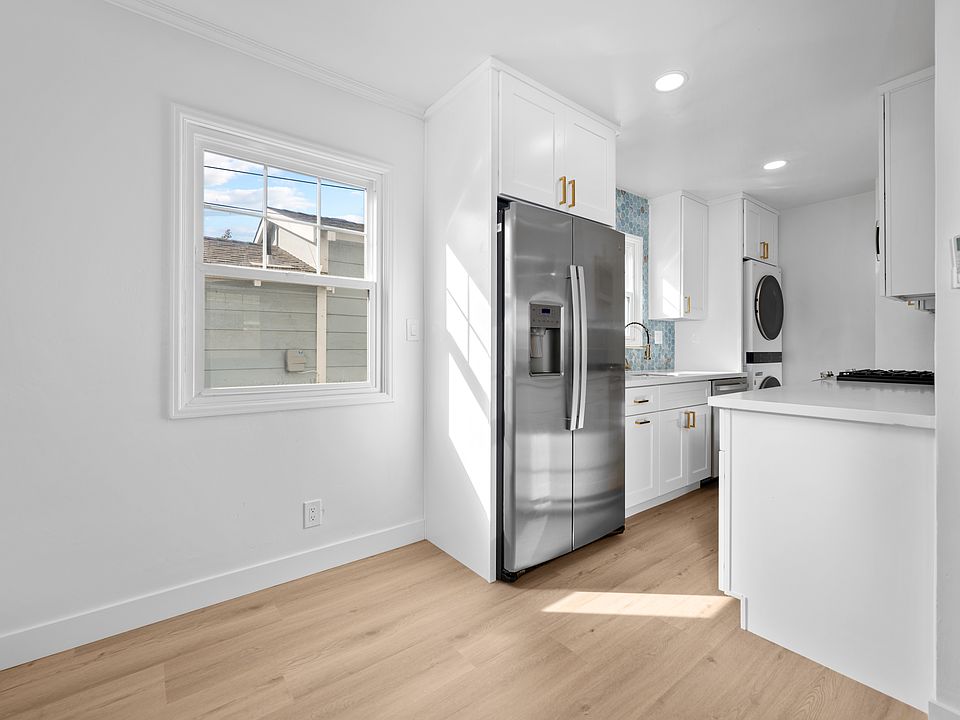 1st image of 868 Emerald St #872