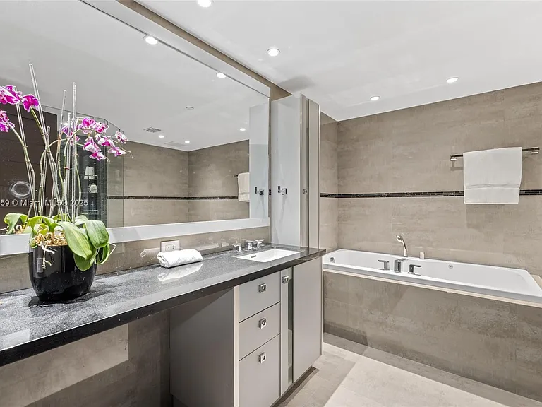 19216 Fisher Island Dr #19216 — Photo 25
