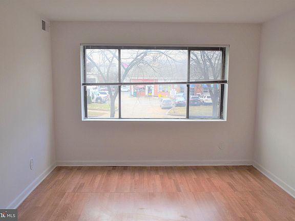 5th image of 1031 Michigan Ave NE APT 106