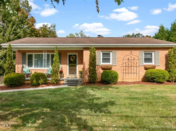204 Oak Grove Rd, East Flat Rock, NC 28726