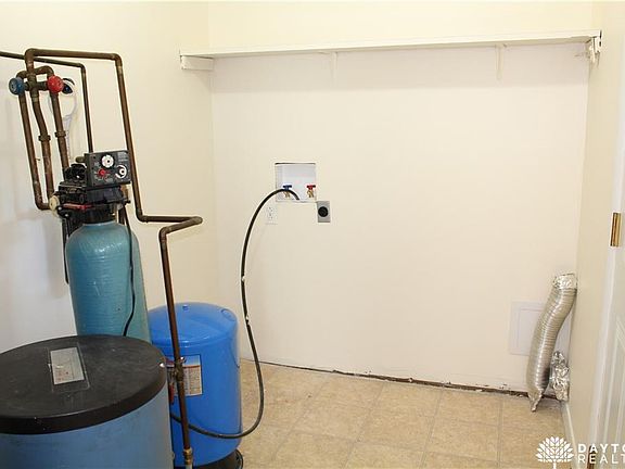 4th image of 1020 Howard Ct