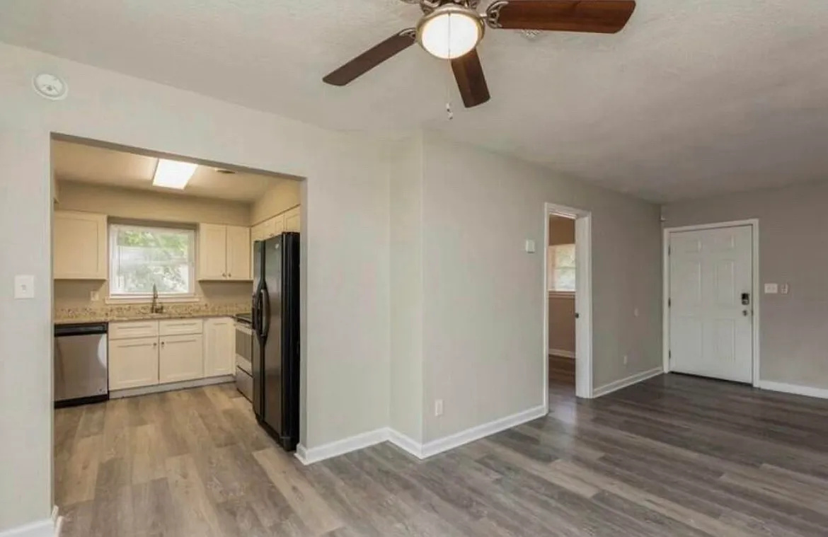 245 Argyle Ct — Photo 1