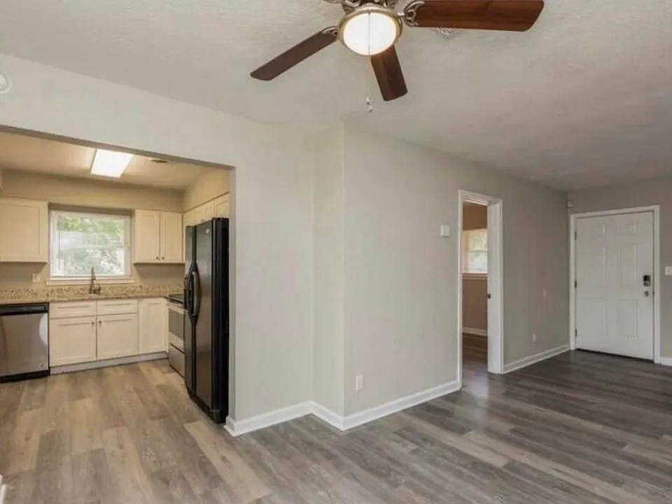 245 Argyle Ct