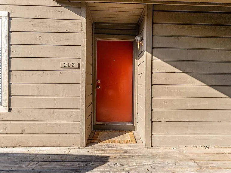 3506 Speedway #302 — Photo 27