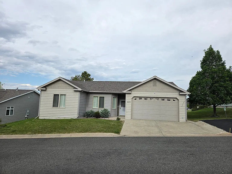 521 Burnham Pl — Photo 1