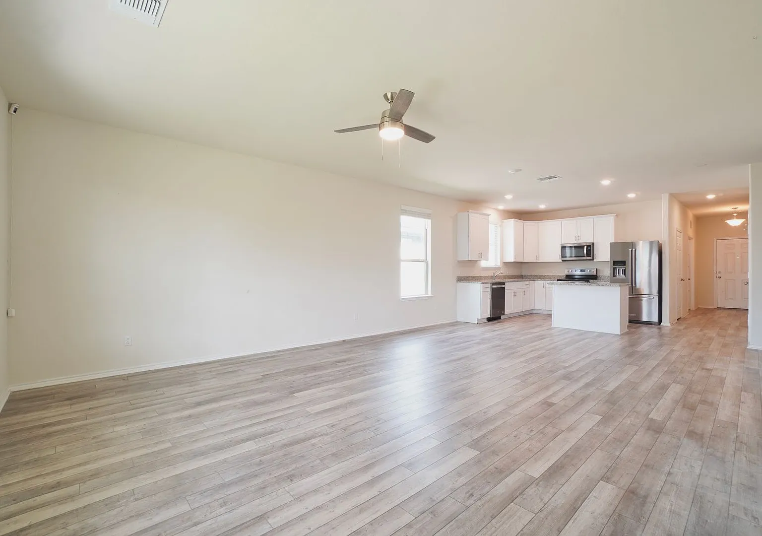 3 Bed, 2 Bath Single-Family Home for Lease in Taylor, TX! — Photo 4