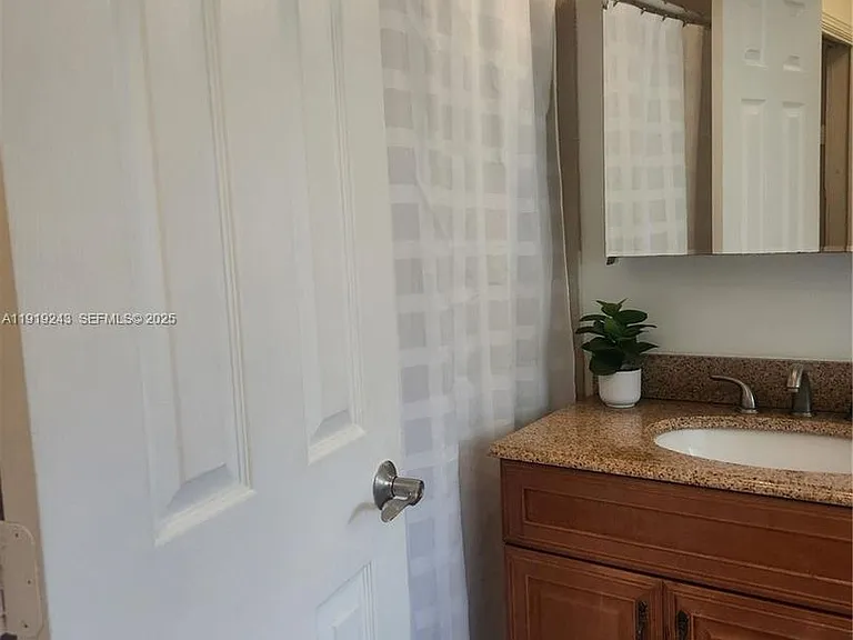 1229 Jefferson St — Photo 16