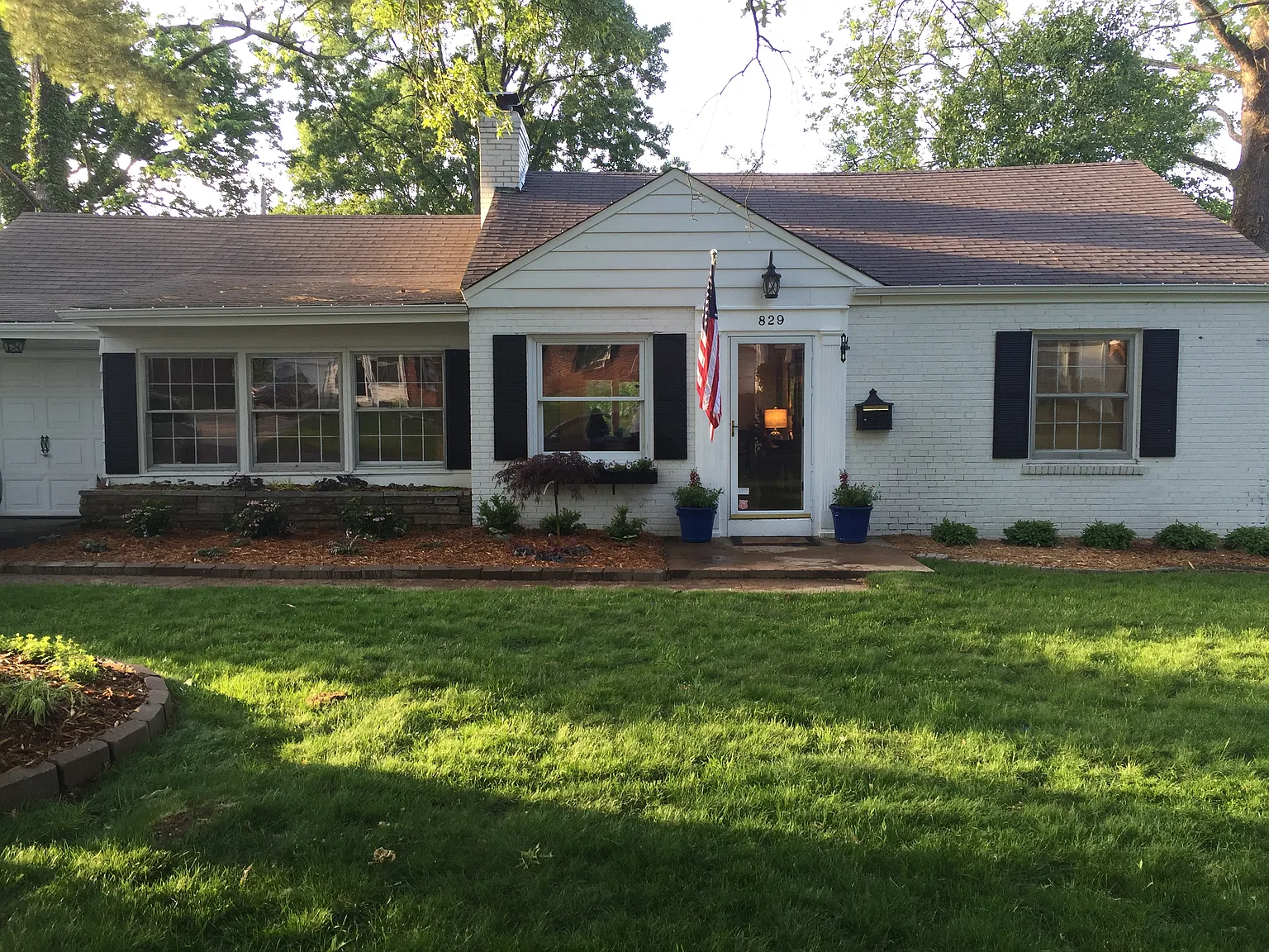829 Victoria Pl photo 1