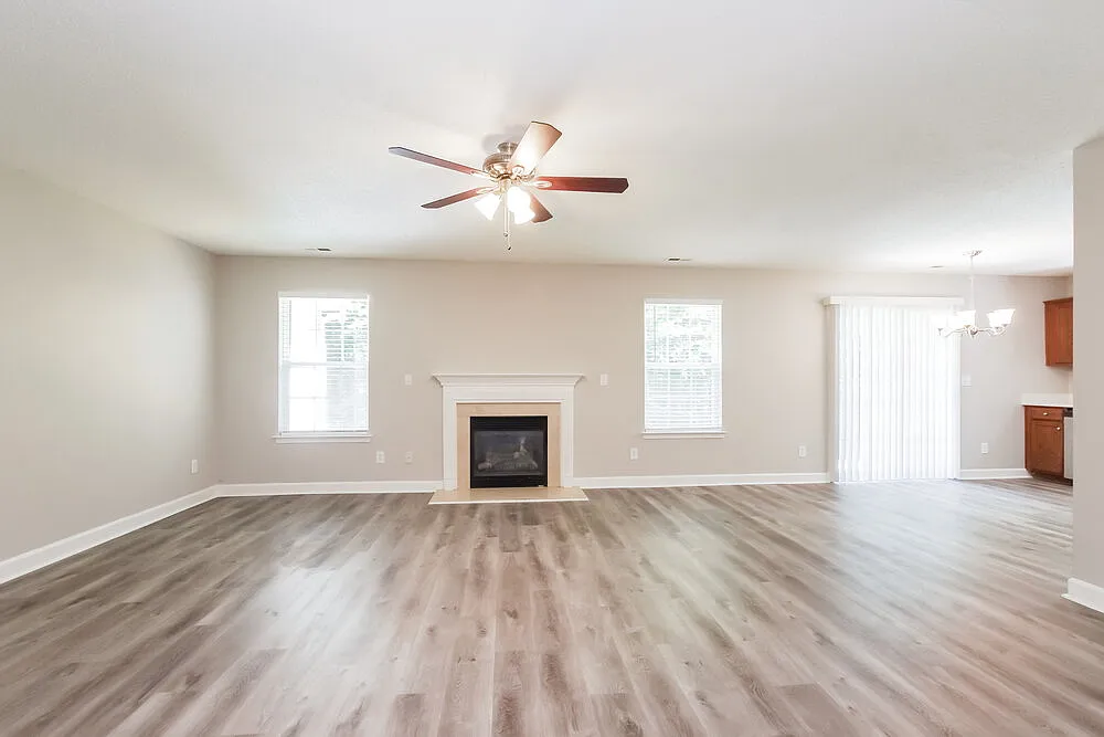3 bed, 2.0 bath, 1370 sqft, $1,835 — Photo 4