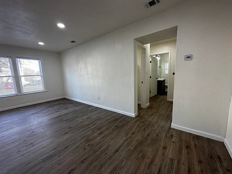 5934 Victor St #3 — Photo 8