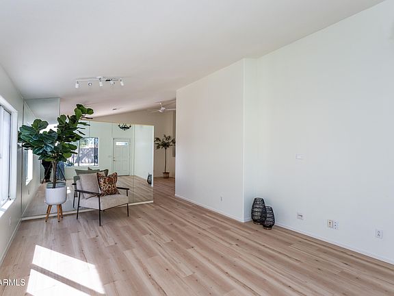 3rd image of 3053 W CAT BALUE Drive