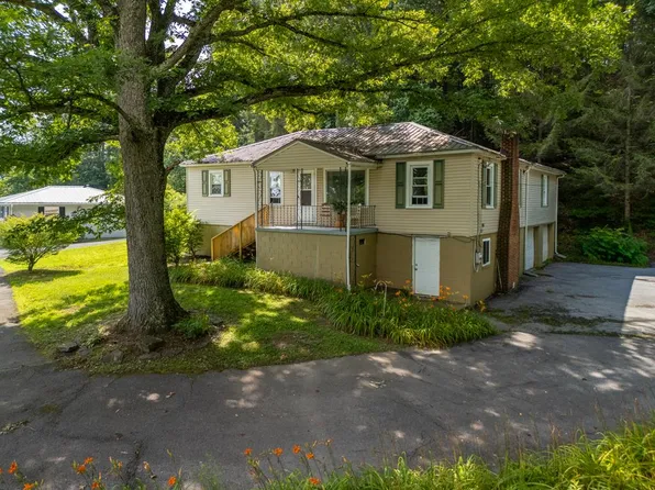 178 Oakdale Ln, Mount Hope, WV 25880