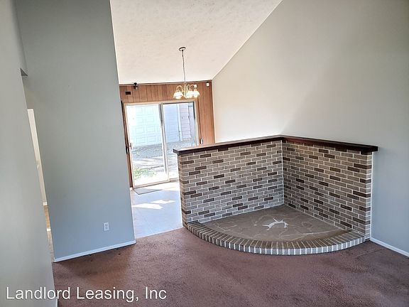 3rd image of 805 Rosewood Dr