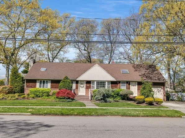 104 Grand Boulevard, Massapequa Park, NY 11762