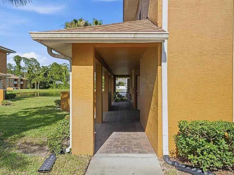 4600 E Moody Blvd #1P — Photo 3