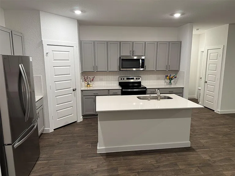 204 James River Dr — Photo 8
