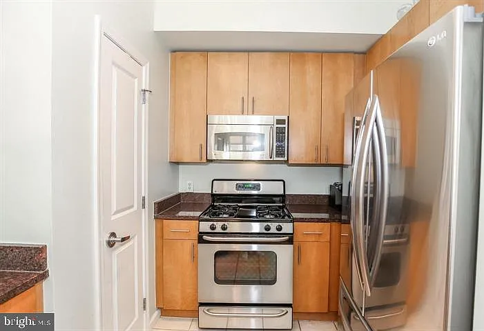 715 6th St NW #402 — Photo 9