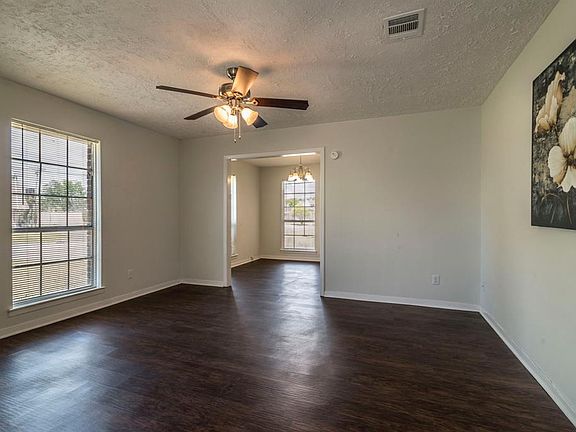 4th image of 9202 Glacier Ave
