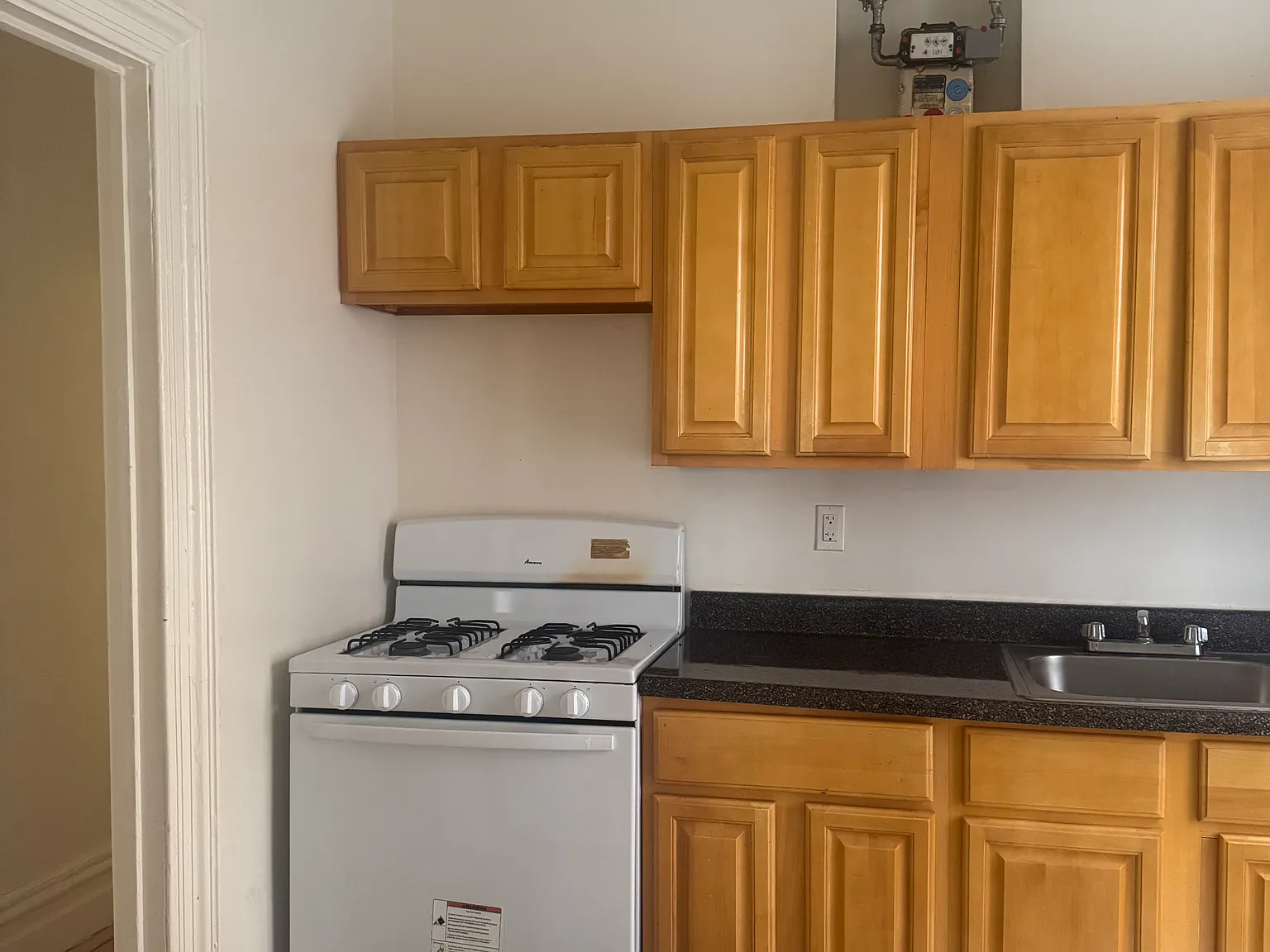 3 bed, 950 sqft, $2,477 — Photo 3