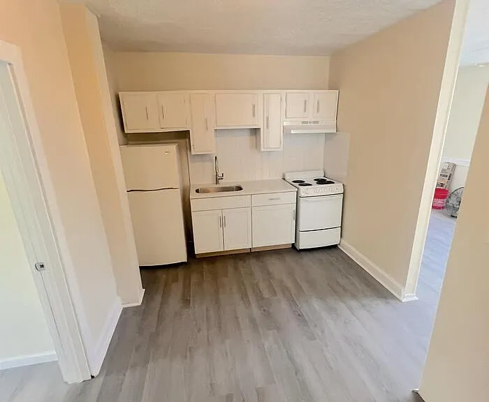 116 W B St #7 — Photo 1