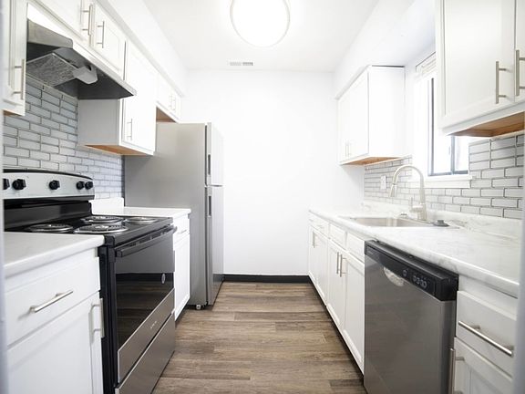 2nd image of 3035 W 39th St #55-3024
