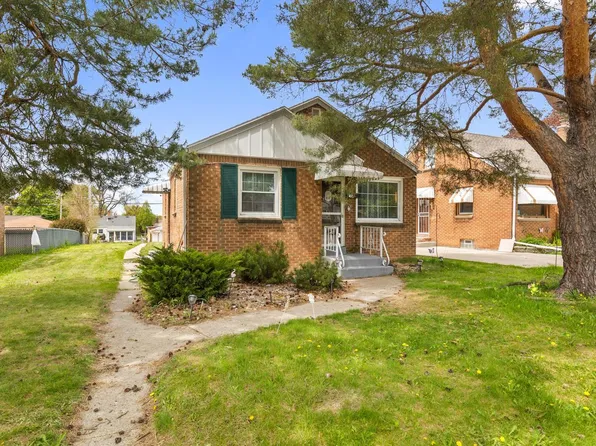 4571 S Howell AVENUE, Milwaukee, WI 53207