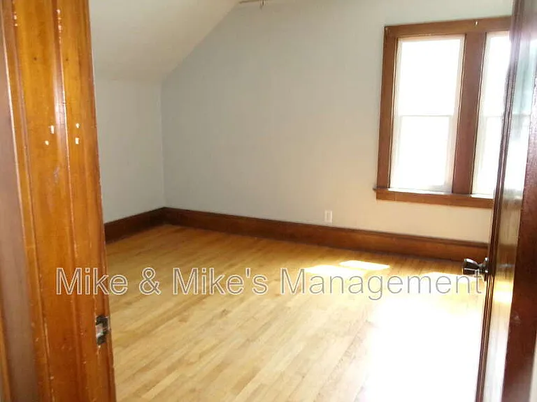 2124 N 60th St — Photo 10