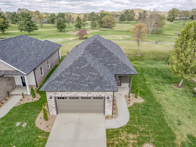 221 Monroe Dr — Photo 33