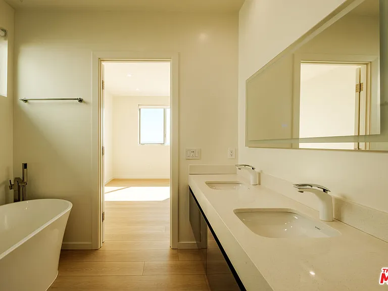 18225 Coastline Dr — Photo 13