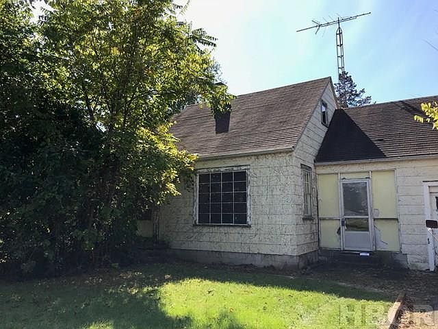 2nd image of 1001 E Main Cross St